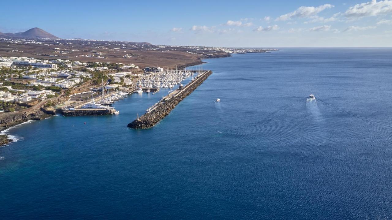 Secrets Lanzarote Resort & Spa - Adults Only Puerto Calero Luaran gambar Aerial view of the port of Chania