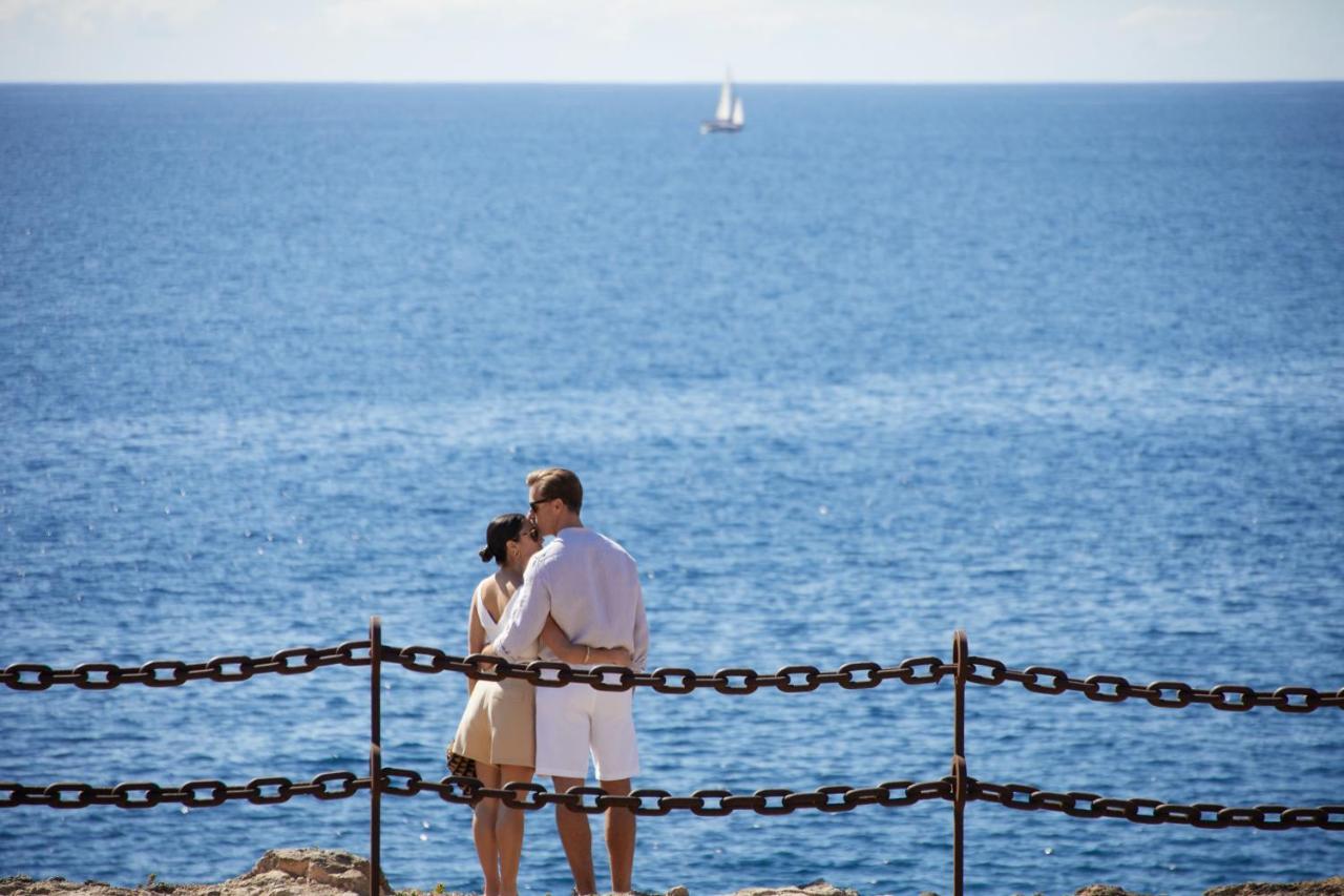 Secrets Lanzarote Resort & Spa - Adults Only Puerto Calero Luaran gambar A couple in Saint-Tropez